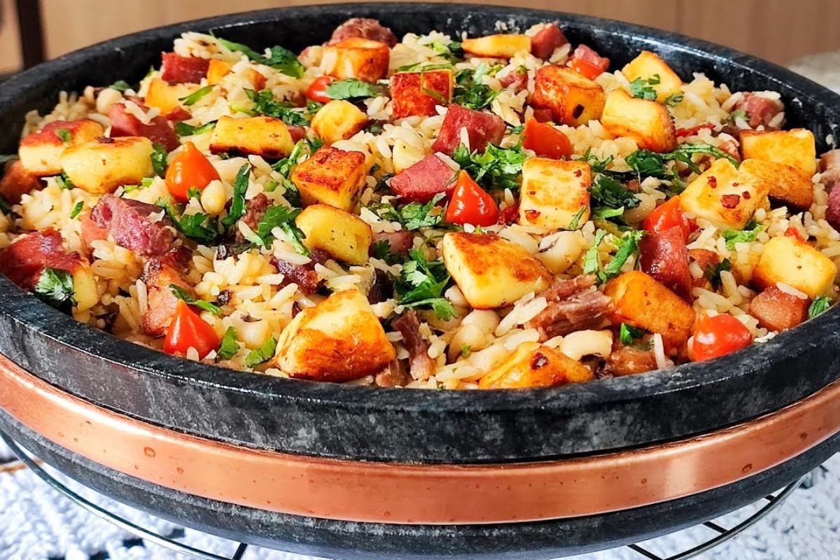 Baião de Dois: a tradição nordestina que conquistou o Brasil e os restaurantes da Região dos Lagos