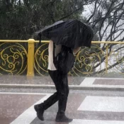 Alerta vermelho para tempestade em SC; ciclone no Sul se afasta pelo oceano