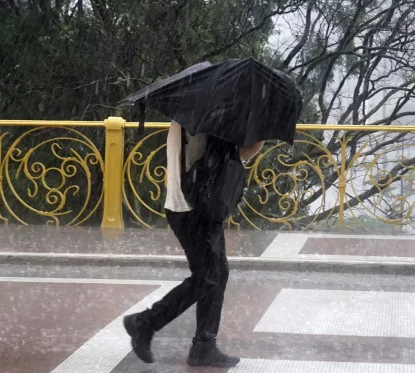 Alerta vermelho para tempestade em SC; ciclone no Sul se afasta pelo oceano