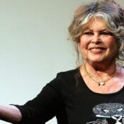 Atriz usava preto por carregar 'um luto eterno'