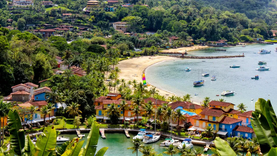 Explosão em lancha deixa ao menos cinco feridos em Angra dos Reis