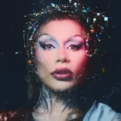 Grag Queen revela capa do álbum 'Cósmica' e libera trecho de 'Fantoches'