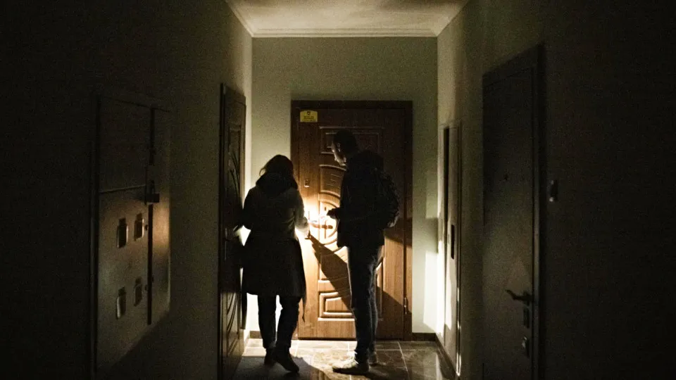 Idosa ficou 6 dias sem luz, mas recebeu conta para pagar