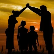 Natal na casa das 4 Marias celebra adoção tardia, diversidades e aprendizados em família