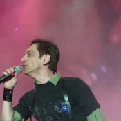 Paulo Miklos prepara álbum como intérprete e flerta com o indie em músicas inéditas