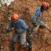 Pobreza e falta de instrumentos de prevenção aumentam mortes por deslizamentos, diz estudo
