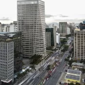 Prédio símbolo da ascensão da região da Faria Lima retoma tradição de Ano-Novo em SP