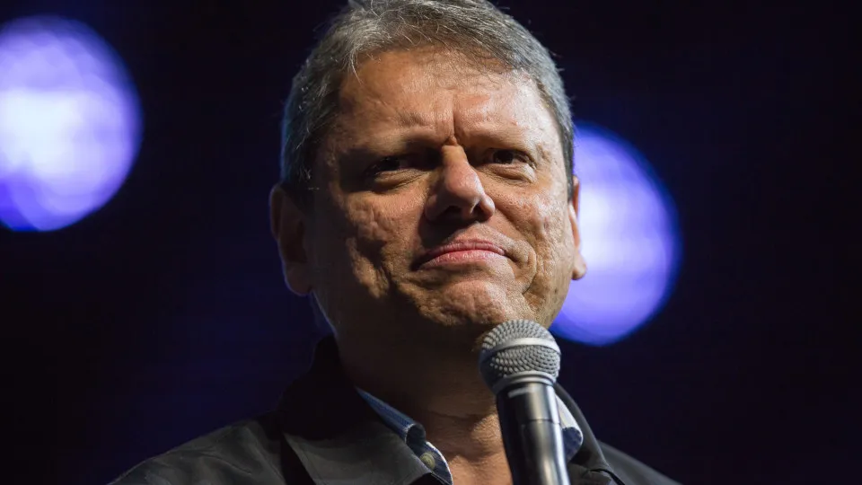 Tarcísio aumenta tarifa da CPTM e do metrô em SP para R$ 5,40