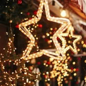 Véspera de Natal é feriado? Como funcionam folga e direitos de quem trabalha em 24 de dezembro