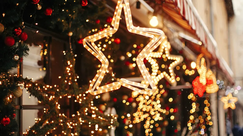 Véspera de Natal é feriado? Como funcionam folga e direitos de quem trabalha em 24 de dezembro