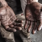 12 trabalhadores são resgatados de condições análogas à escravidão em SP