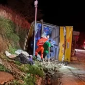 Acidente com ônibus clandestino em Minas Gerais deixa cinco pessoas mortas, incluindo um bebê