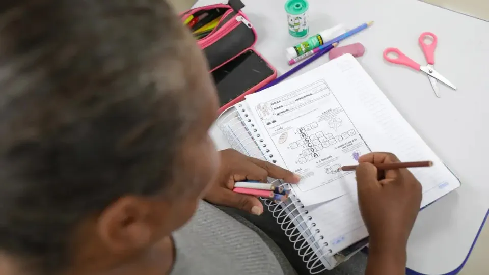 Analfabetismo entre pessoas idosas negras cai em 11 anos