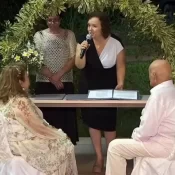 "Até que enfim". Após 50 anos juntos, casal de idosos oficializa união