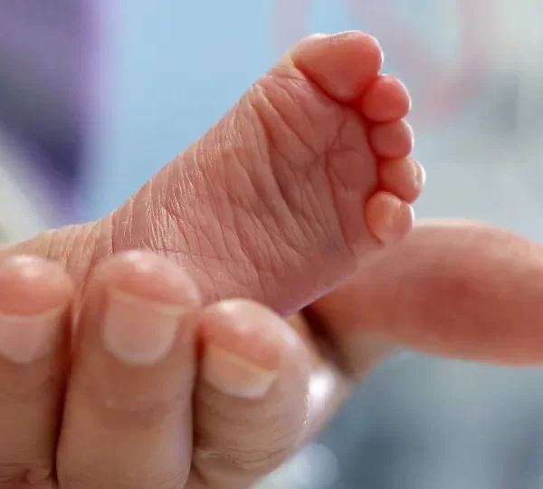 Bebê passa por cirurgia na língua em hospital de SP e família diz que não autorizou