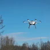 Bombeiros usam drones em busca por jovem desaparecido em trilha no PR