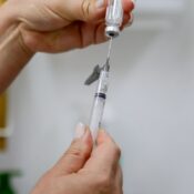 Botucatu inicia vacinação contra dengue com imunizante do Butantan