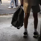 Brasil cobra Portugal após criança ter dedos amputados em escola