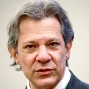 Cabeça do crime organizado está 'na praia de Miami', não na Penha, diz Haddad