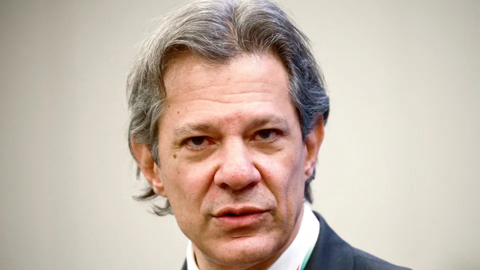 Cabeça do crime organizado está 'na praia de Miami', não na Penha, diz Haddad