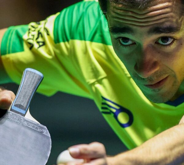 Calderano fica com bronze em Doha após derrota para jovem chinês