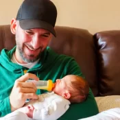 Câmara aprova ampliação gradual da licença-paternidade para 20 dias