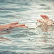 Dez pessoas morrem afogadas em praias paulistas nos primeiros dias de 2026