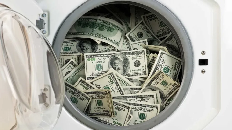 Empresários suspeitos de lavar dinheiro do PCC se entregam à polícia em SP