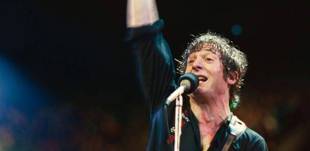 Jeremy Allen White caracterizado como Bruce Springsteen na cinebiografia do cantor americano