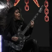 Guitarrista Jessica Falchi aposta no heavy metal instrumental em EP solo
