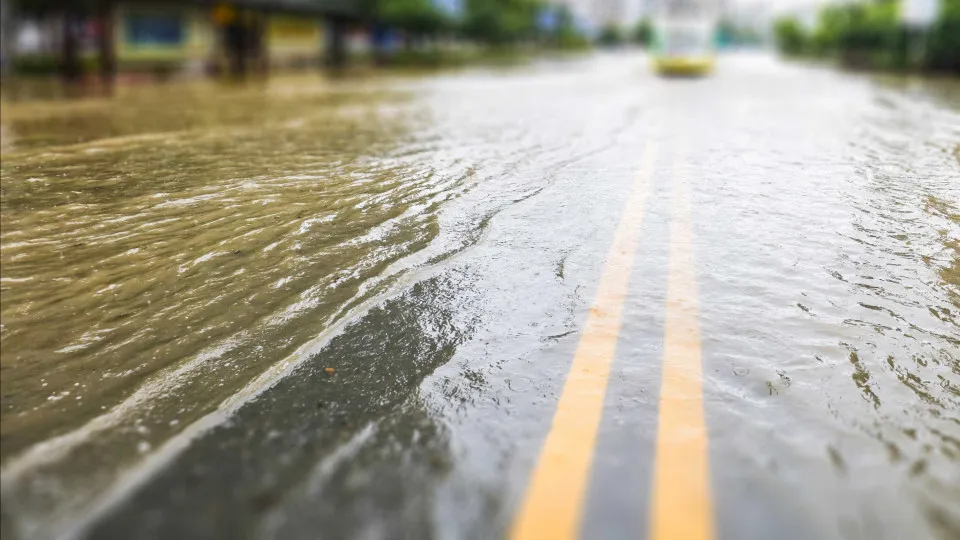 Idoso morre arrastado por enxurrada durante chuva em São Paulo