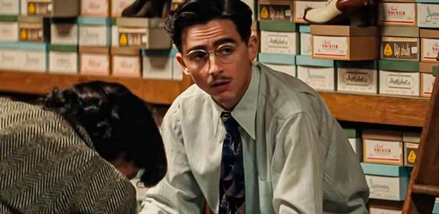 Timothée Chalamet é Marty Mauser em