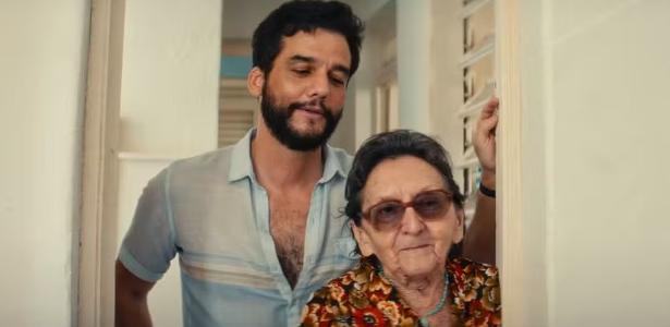 Wagner Moura e Tânia Maria em cena de "O agente secreto"