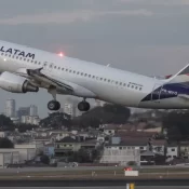 Latam cancela mais voos por greve de pilotos no Chile e diz que paralisação já afetou 30 mil passageiros