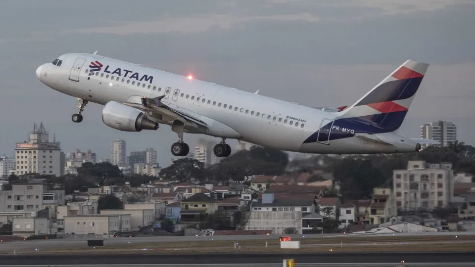 Latam cancela mais voos por greve de pilotos no Chile e diz que paralisação já afetou 30 mil passageiros