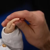 Mulher dá à luz dentro de loja enquanto comprava enxoval de bebê no Recife