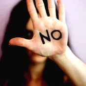 Mulheres vão às ruas em todo país para protestar contra o feminicídio