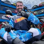 Piloto morre após acidente em show de motos no Beto Carrero World