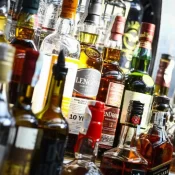 SP investiga se adolescente que morreu na zona leste bebeu gim adulterado