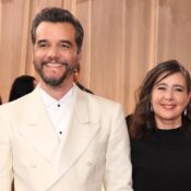 Wagner Moura e a esposa, Sandra Delgado, no Globo de Ouro