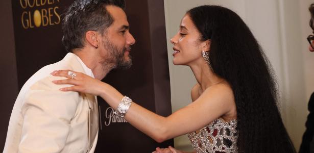 Globo de Ouro: Wagner Moura cumprimenta Chase Infiniti, de