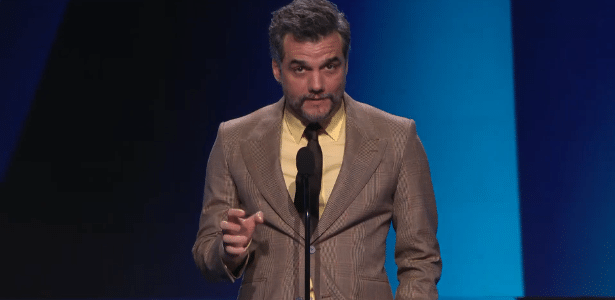 Wagner Moura apresentou o prêmio de melhor direção de fotografia no Film Independent Spirit Awards