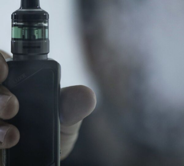 Anvisa e MPF assinam acordo para combater cigarros eletrônicos