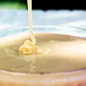 Anvisa proíbe venda de leite condensado e dois suplementos