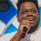 Carnavalesco da Portela pede demissão após problemas em desfile