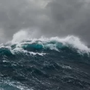 Com sete desaparecidos, buscas por naufrágio em Manaus chegam ao quarto dia