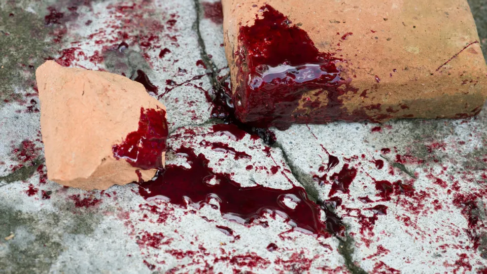 Criança morre após ser atingida por queda de muro em Itapevi, na Grande São Paulo