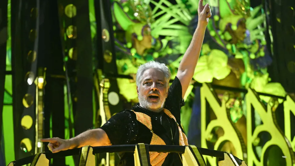 'Ela está aqui', diz Roberto de Carvalho sobre desfile em homenagem a Rita Lee