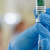 Equipes do SUS começam a receber vacina do Butantan contra a dengue