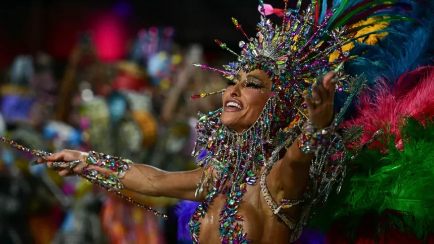 Estreia tumultuada de Virginia e sambas fortes marcam última noite de desfiles